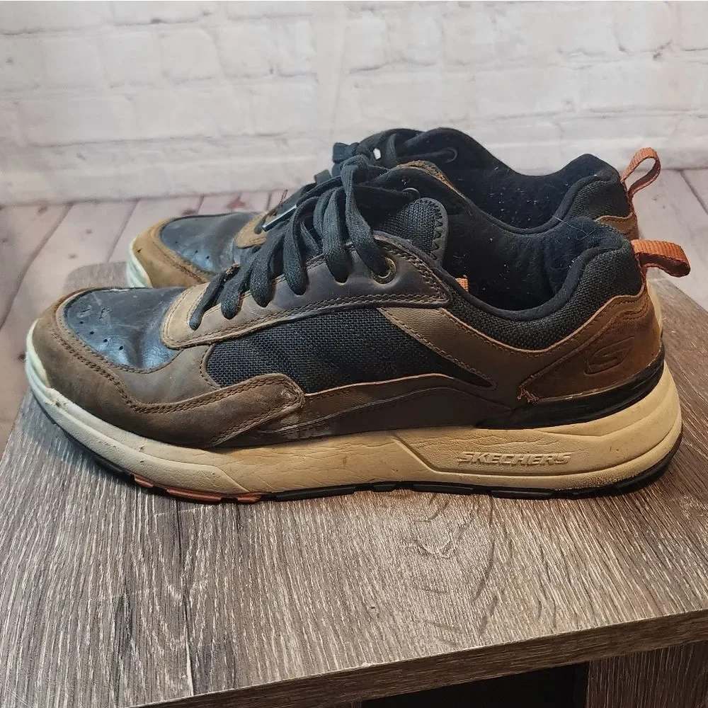 Men's Skechers sneakers, size 10